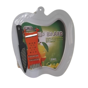 Tabla de cocina con cuchillo y rallador